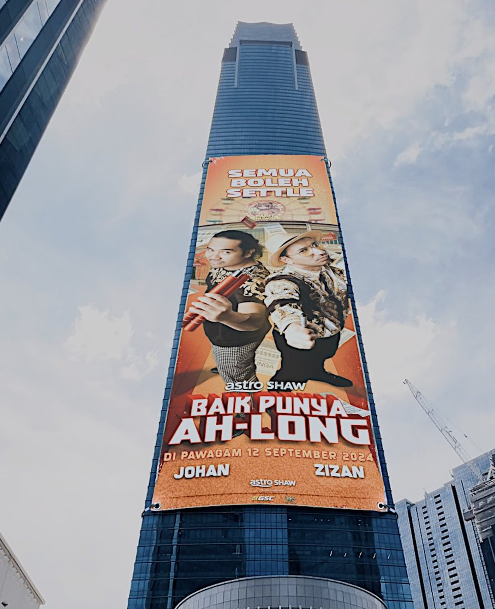 ftndiana's tweet photo. Betul ke kat bangunan TRX ada billboard ni? Hari hari lalu tak pernah nampak pun @astroshaw 
#BaikPunyaAhLong #JozanIsBack #Jozan #SemuaBolehSettle https://t.co/NX6fZ1W4xL