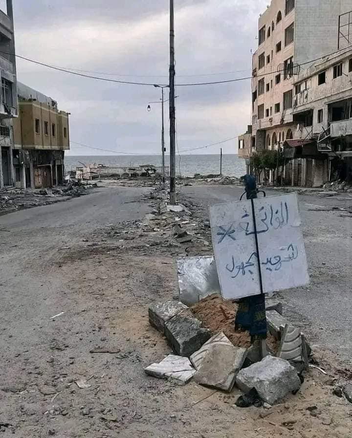samah_bder12's tweet photo. لمن لا زال يهمه المشهد غـ ـزة تُبـ ـاد.

#ليس مشهداً من فيلم🎥🥺:

 #الجوع_منتشر_في_شمال_غـرْة 
#غزة https://t.co/3EttGwgFY7