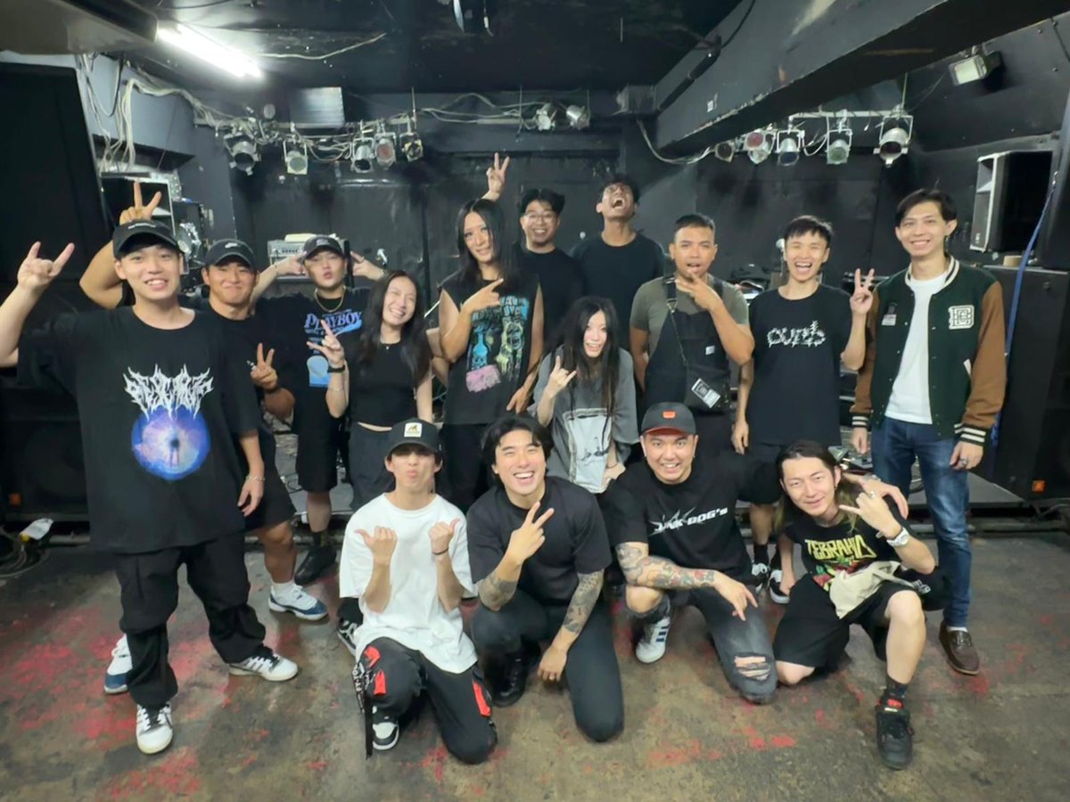 First show at Music Bar Sinkagura!!!

<a href="/JUNKDOGS_/">JUNK DOG's</a> <a href="/kitsunevi_japan/">kitsunevi</a>