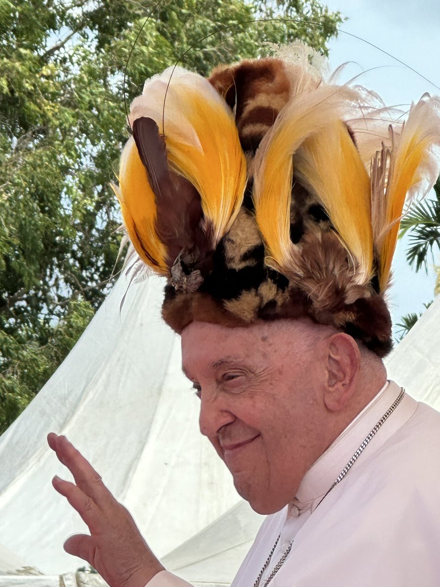 Pastore della Chiesa universale 

#PapaFrancesco
#PapuaNuovaGuinea