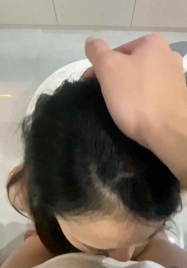 今晚有没有好看的单男跟我一起干这只母狗
#深圳ql