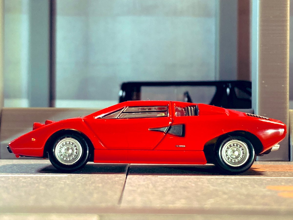 eugenemodel's tweet image. Streamlined car body.
From the highway series.

#Lamborghini 
#countach 
#lp400 
#diecast 
#tomica 
#真横の美学