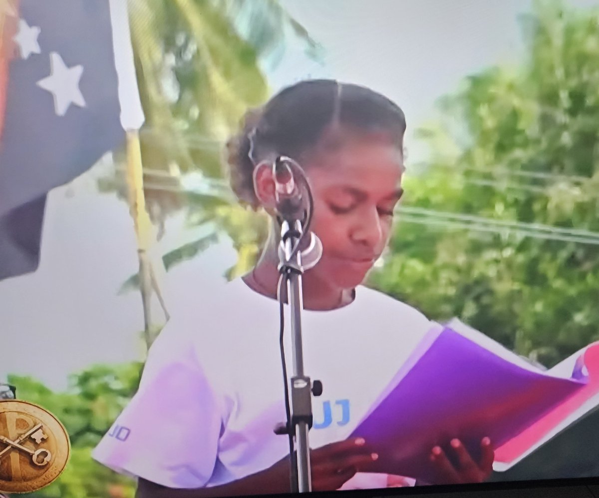 Maria Joseph, a 12 y.o. local #Vanimo #PNG girl tells #Pope #Francis of her experience at the mission school and hopes to one day be a lawyer