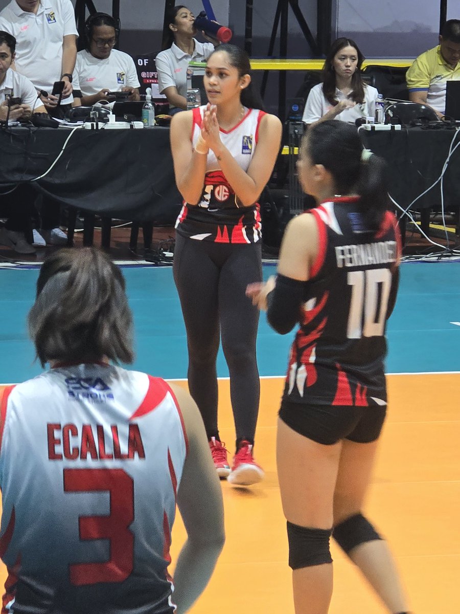 dhumzkie8's tweet image. Cassiey Dongallo now playing!
❤️🏐 #vleague #bombaue