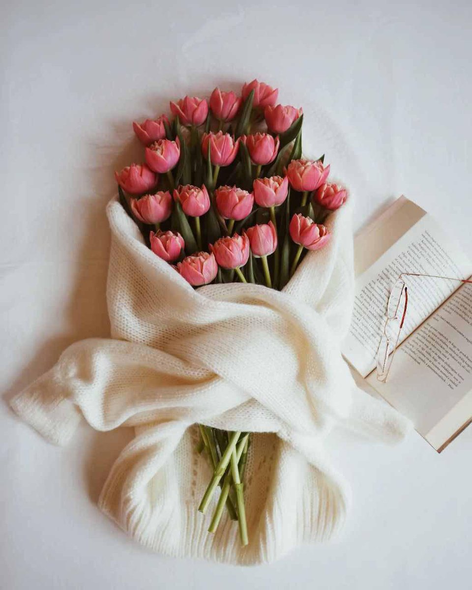 - لا تبادل الكراهية بالكراهية مع أحد، احرجه بالطيب، فيصبح بين أمرين،،، إما أن يكفيك شره، أو يخجل ويتحول إلى صديق.