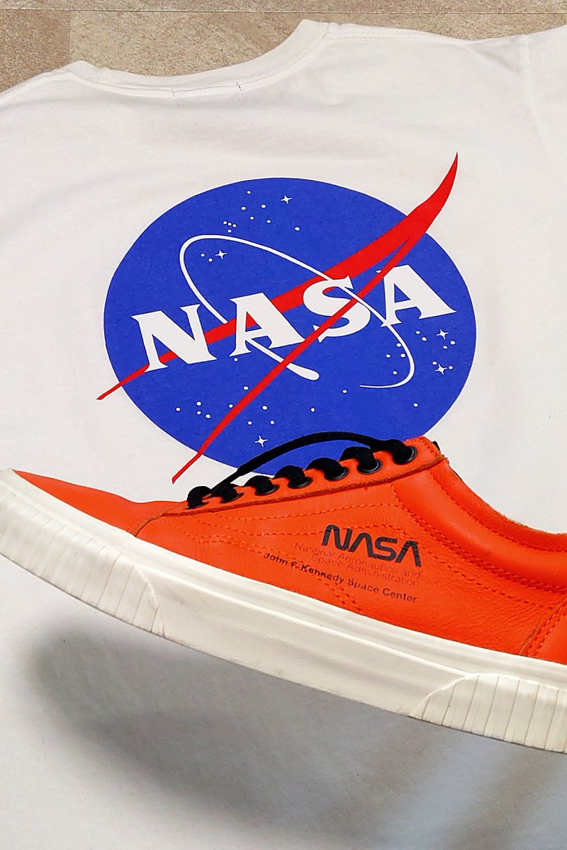 「アポロとスペースシャトルのNASAセット! ポルノグラフィティ25周年おめでとー」|岩崎優次のイラスト