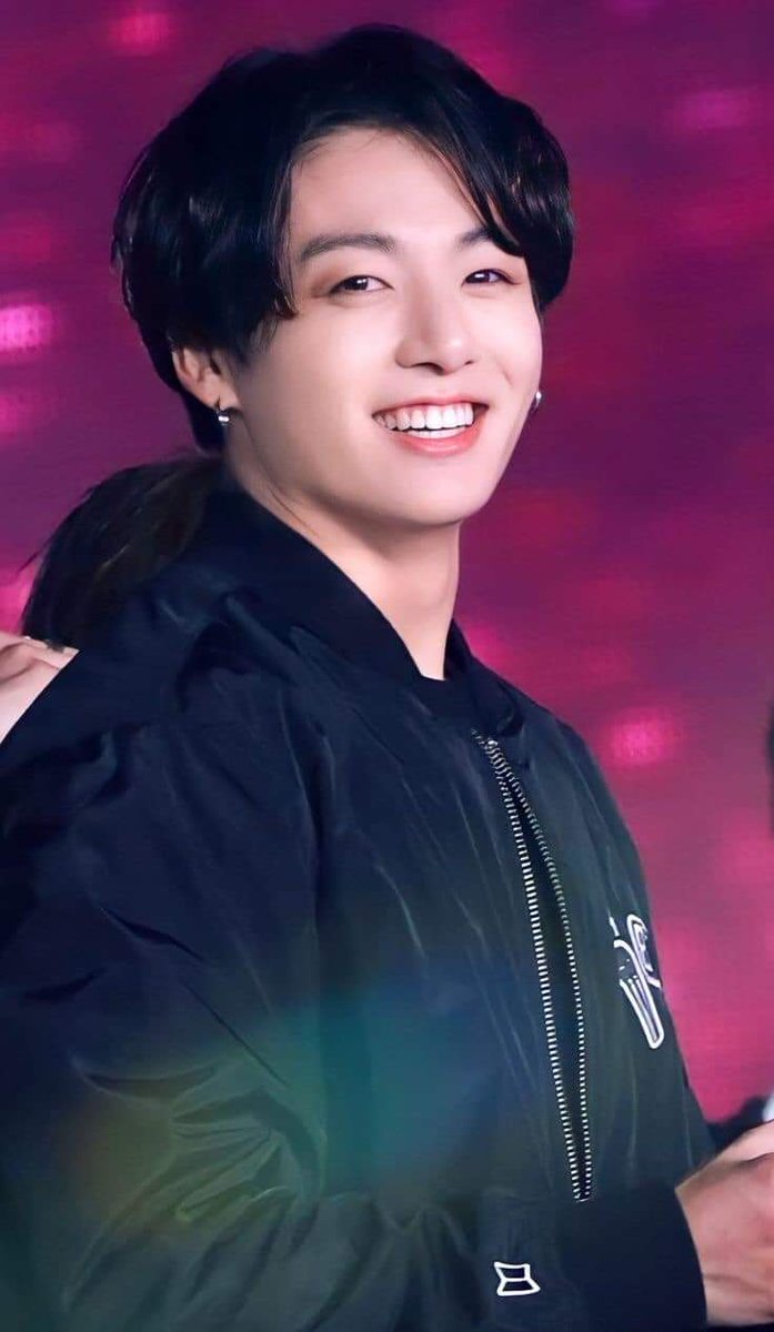 Like a sunrise i give you a tight warm hug and lots of blessings to start your day with new hopes. 
Good Morning. 
Have a wonderful day ahead everyone ❤️
#mylove h..ji
#army