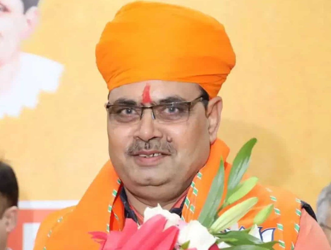 ●मुख्यमंत्री का भत्ता :₹2.5 लाख/माह खाते में आ जाता है।
●राज्यपाल का भत्ता: ₹3.5 लाख/माह खाते में आ जाता है।
●विधायकों का भत्ता: ₹1.25 लाख/माह खाते में आ जाता है।
●सांसदों का भत्ता: ₹1.5 लाख/माह खाते में आ जाता है।
●बेरोजगारों का भत्ता : 4,000हजार/माह खाते में क्यों नहीं