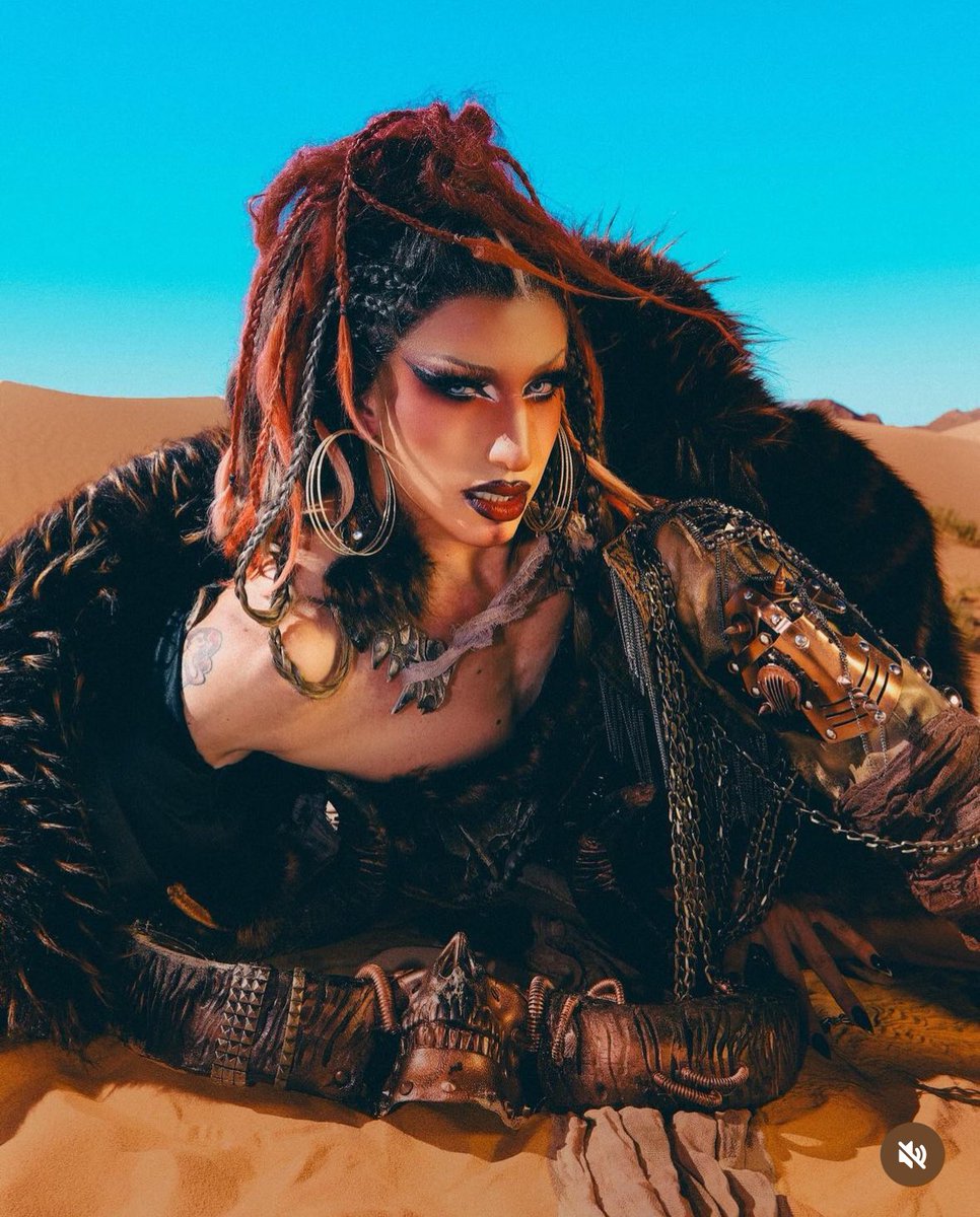 mxpeachy's tweet image. i feel so proud to be a queer chicana right now. thank you @Gala_Varo