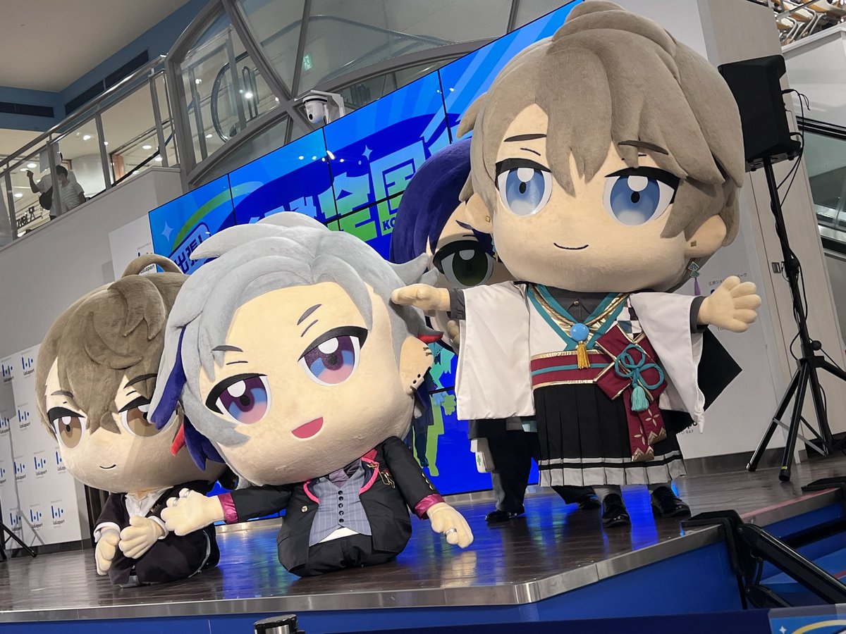 K112B9_'s tweet photo. 実は昨日行ってきてた〜(✘▽✘)！
写真と動画で溢れててめちゃしあわせ☺️🩷 映り込みとか凄いのあったりするからあんまり確認せず載せれるのが少ない🥹
最後の回での順番にジャンプするの可愛すぎたからみんな見てくれ

 #ろふまお全国行脚 https://t.co/Ui6I9D1zSH