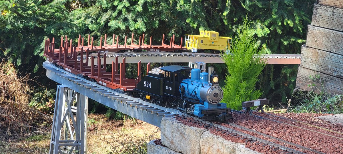 BocoProductions's tweet image. Just realized I never posted this, but I custom built a G scale NP 924, the prototype is preserved and currently running at the Northwest Rail Museum. Shes even had a chance to meet her big sister.