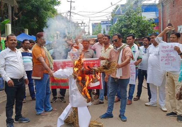 आखिर सरकार को नियोजित शिक्षकों से क्या दुश्मनी है ? योग्यता जांचने के लिए जब तुरंत परीक्षा ले ली तो लाभ देने वक़्त मामले को क्यो लटका दिया गया ? जबाब दे <a href="/sunilkbv/">Sunil Kumar</a>
आखिर कब होगी सक्षमता पास शिक्षकों की पोस्टिंग ?
#START_SAKSHAMTA_POSTING
