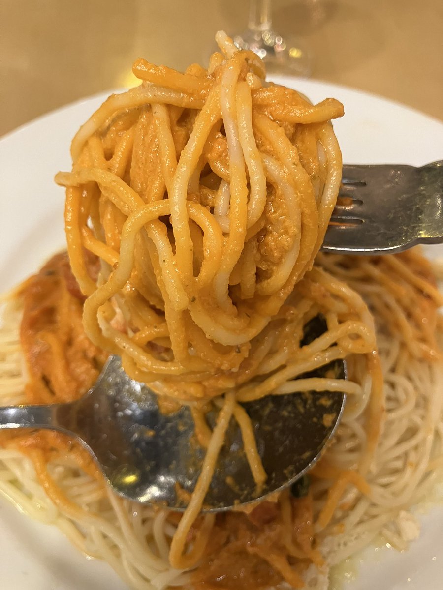 DiableBlan90956's tweet photo. 昨夜🍽️。
少しスタイルに違いはありますが、
遂にバターチキンデビューしました。
#ciboitalianoinstileindiano
#pastalunga
#butterchickencurrysauce
#vinagardensterrace https://t.co/l7N3eBdBf5