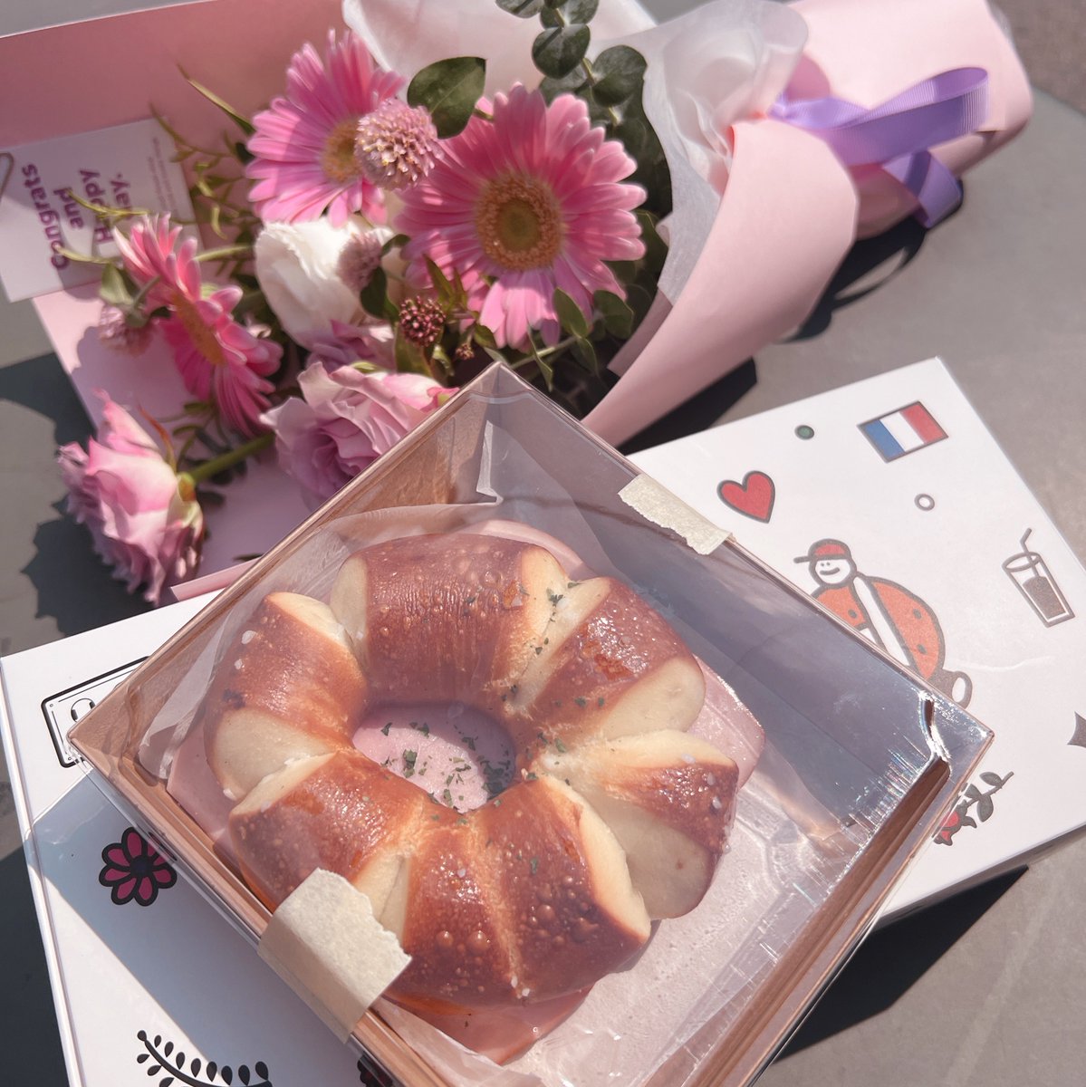 2024 요이사키 카나데 생일카페 (<a href="/2023_Kanade_Day/">2024 요이사키 카나데 생일카페</a>) 주최님께서 꽃다발과 간식을 선물해 주셨습니다 🩷

정말 감사합니다 !