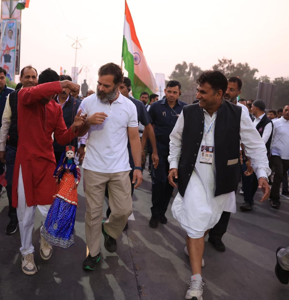 RamlaljatINC's tweet photo. दो साल पहले आज ही के दिन ऐतिहासिक भारत जोड़ो यात्रा शुरू हुई थी ‘अनेकता में एकता' के रंग लिए।

जिसने हमें यकीन दिलाया कि सब ठीक हो जाएगा।
जिसने हमें हिम्मत दी, हमारा हौसला बना और कहा -डरो मत।

भारत जोड़ो यात्रा श्री राहुल गांधी जी का एक मिशन है देश को जोड़ने का जो आज भी जारी है। https://t.co/j4sP4Pldze