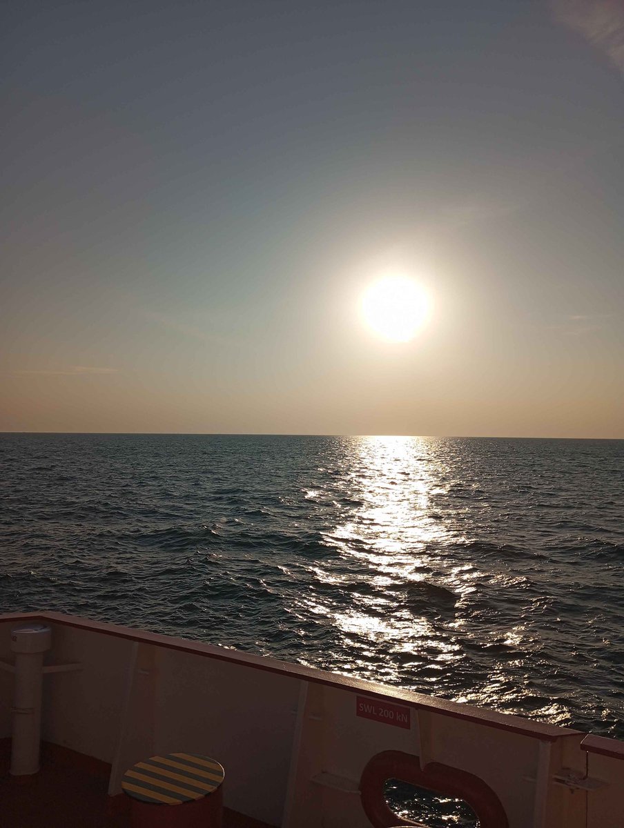 Irgendwas mit Schiffen tweet media