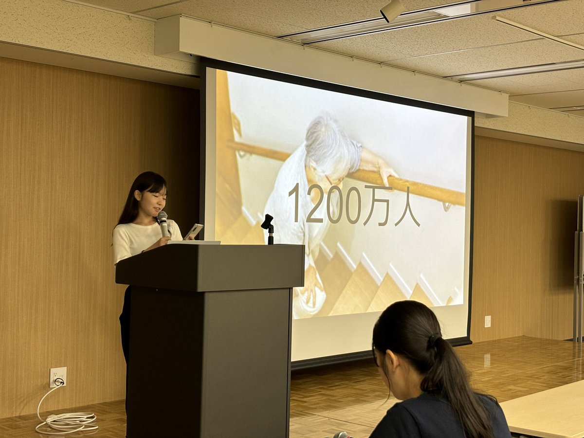 GIP_KANSAI's tweet photo. >>Presentation Day開催中!
午後はプレゼンの実践から。
きちんとしたプレゼンの場は初めてでしたが、みんな堂々とした話ぶりで驚きました😳😳
自分たちのアイデアが必要としている人に届くよう、高めていきましょう‼️
#ロコモ #ロコモティブシンドローム #igip #wakazo #医療 #中高生 #課題解決 https://t.co/xSyNcAobVB