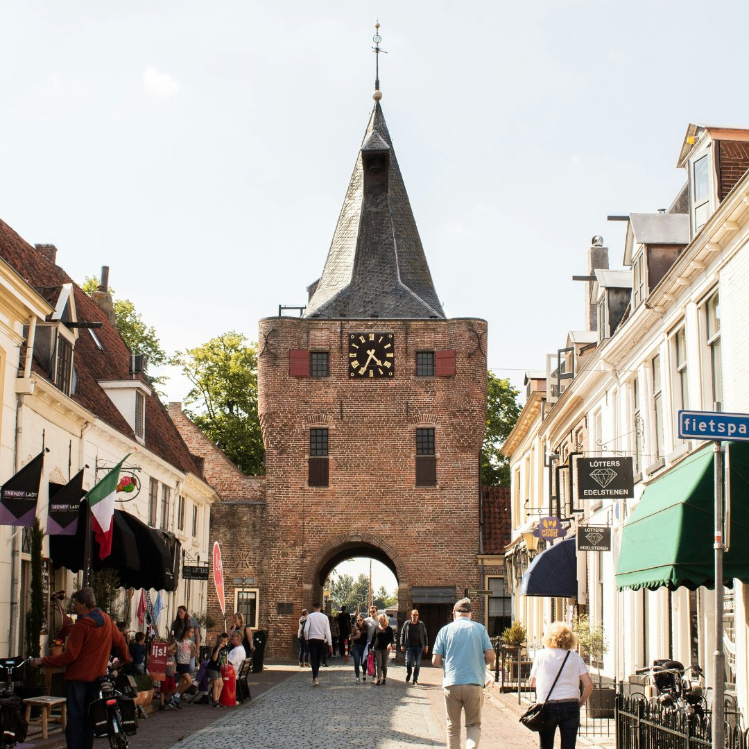 Sinds dit jaar is Janny van der Heijden, culinair expert én erfgoedliefhebber, de trotse ambassadeur van Open Monumentendag. Janny deelt een aantal van haar favoriete opengestelde monumenten. Je leest ze op onze website: bit.ly/4ebkpeX

#omd2024 #openmonumentendag