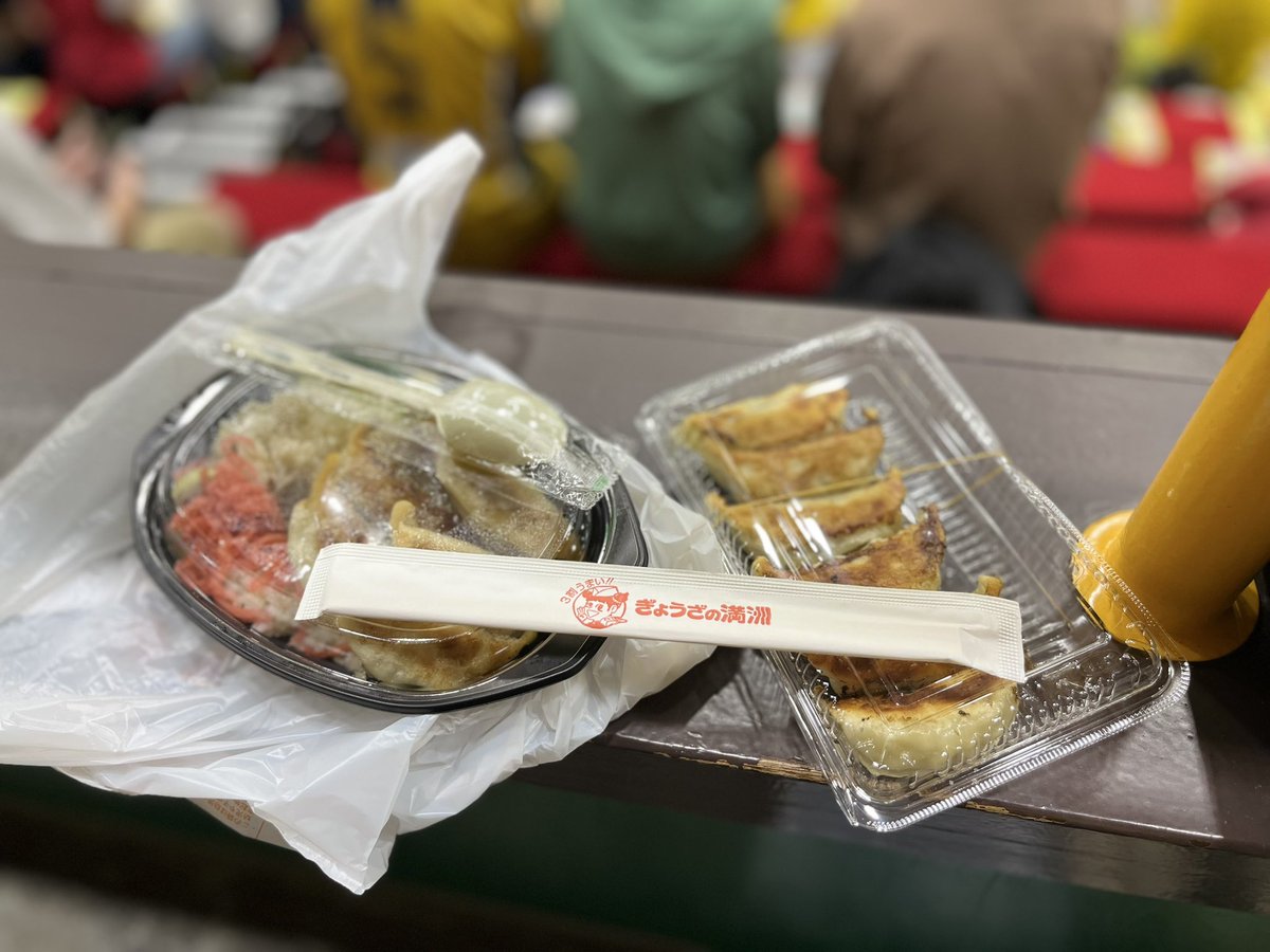 Infinity_tts's tweet image. 今日は、T.T彩たま対木下マイスター戦を観に来ました。
地元名物の餃子も食べ、試合開始間近です♪
#TT彩たま
＃ぎょうざの満州