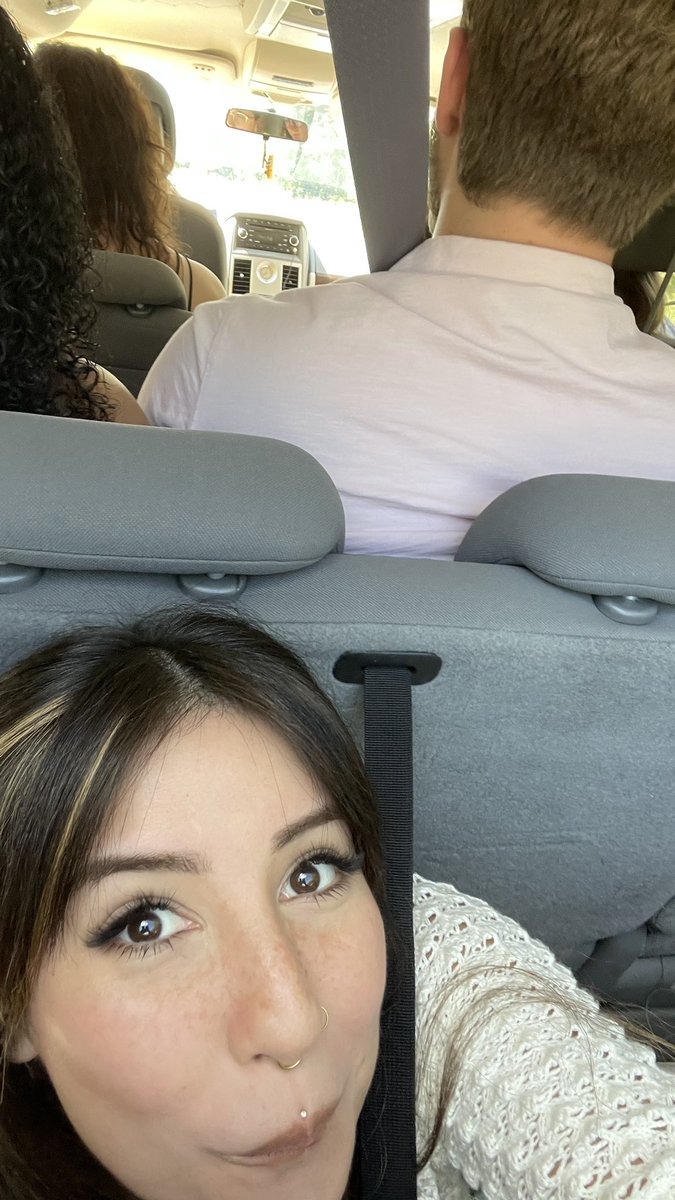 esstra_'s tweet photo. *selfies from the trunk of a minivan https://t.co/7NpSa6t41T