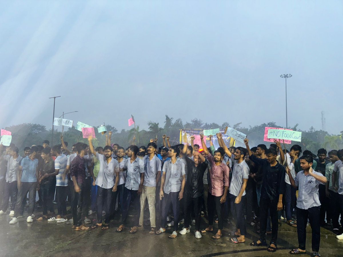word__space__'s tweet photo. look at this
#resigninchargevc
@revanth_anumula 
@TelanganaCMO 
@RahulGandhi 
@TV9Telugu 
@NtvTeluguLive 
@sakshinews 
@timesofindia 
@TimesNow 
@the_hindu https://t.co/sMl4VRPLz1