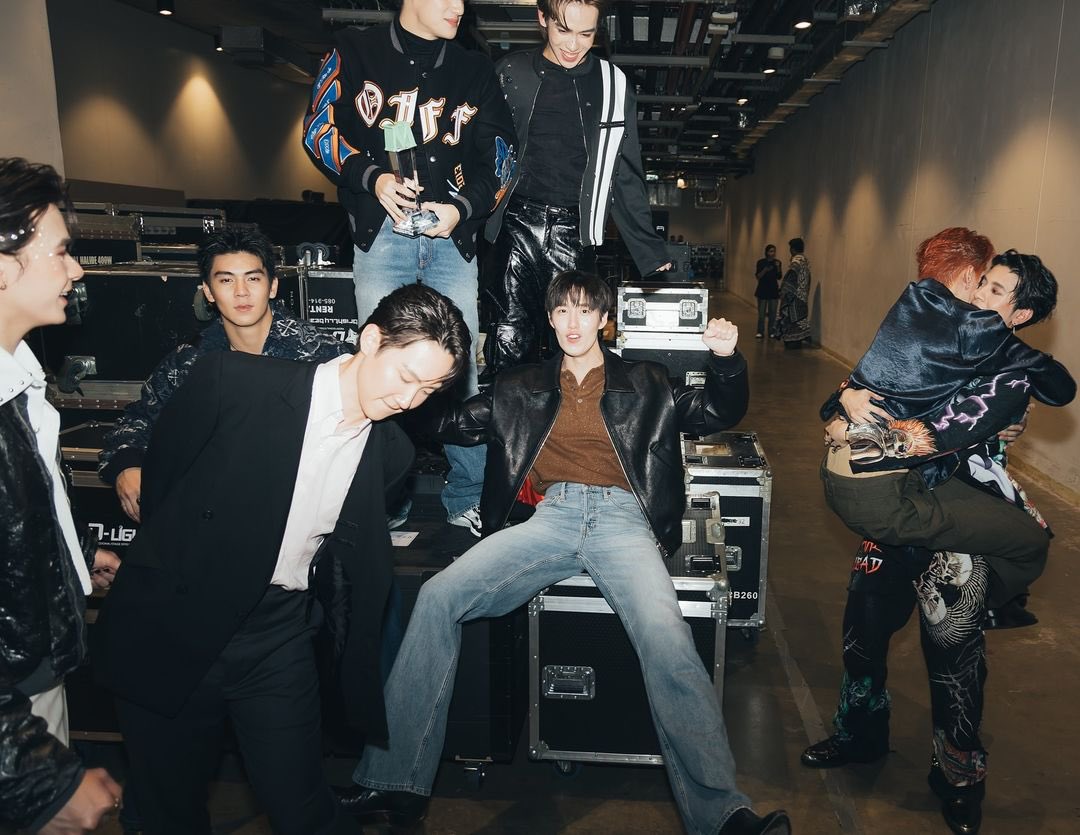 รูปนี้วุ่นวายสุดๆ555555555555555555555555555555555 สมกับเป็น 9by9