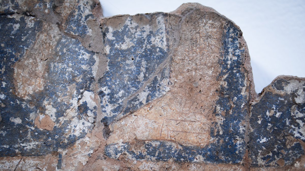 eranudturan's tweet image. Shoes with a square insert at the heel are common in Sogdian painting - these were probably done for reenforcment or for mending worn areas. Shoes with this feature (not always square) are also known from medieval Khwarazm, Samarkand, and the Pamirs