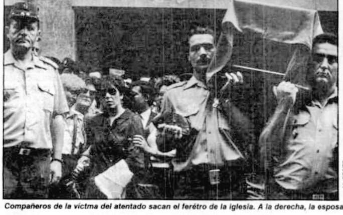 "Hay un señor en el suelo. 
-¡Si parece papá!"
Subteniente GC D. Cristóbal Martín Luengo asesinado con un tiro en la nuca en Bilbao por los cobardes de ETA

"Mi madre es la gran heroína. Mis hermanos y yo nos quedamos huérfanos con 4, 17 y 19 años"
memoriavictimas.com/2019/03/carta-…