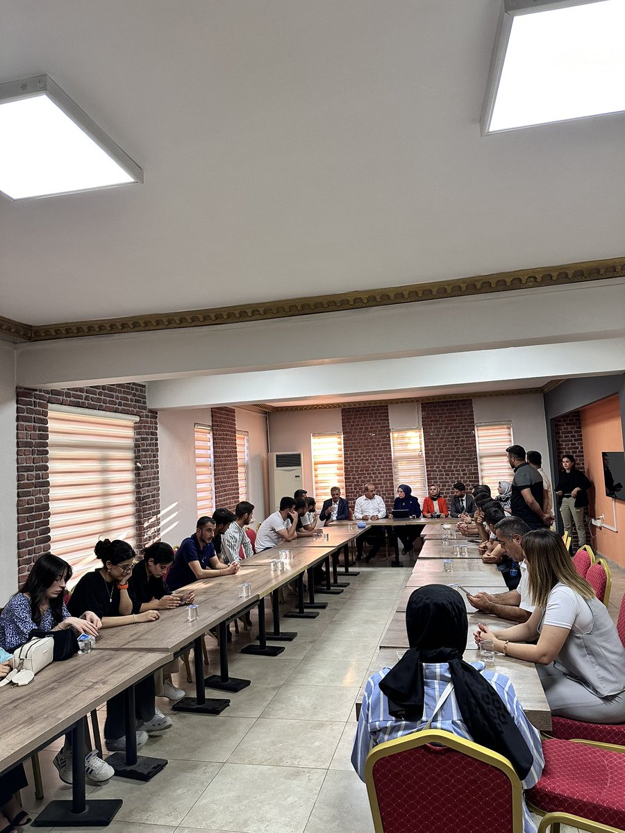 Eruh Ak Gençlik 🇹🇷 (@eruhakgenclik) on Twitter photo 📍GENÇLİK BULUŞMASI.
Ak Parti’nin Şehir Buluşmaları Kapsamında İlçemize teşrif eden Ak Parti Şanlı Urfa Milletvekilimiz sn. <a href="/CYAZMAC/">CEVAHİR ASUMAN YAZMACI</a> Gençlik Kollarımızın Düzenlemiş olduğu Gençlik Buluşmasına katılım sağlayıp gençlerimizin İstek ve taleplerini dinlediler. 📍GENÇLİK BULUŞMASI.
Ak Parti’nin Şehir Buluşmaları Kapsamında İlçemize teşrif eden Ak Parti Şanlı Urfa Milletvekilimiz sn. <a href="/CYAZMAC/">CEVAHİR ASUMAN YAZMACI</a> Gençlik Kollarımızın Düzenlemiş olduğu Gençlik Buluşmasına katılım sağlayıp gençlerimizin İstek ve taleplerini dinlediler.