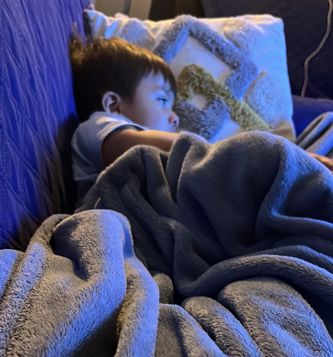 GabMej's tweet image. Mi alarma sin fallar domingo a las 5 am ☹️