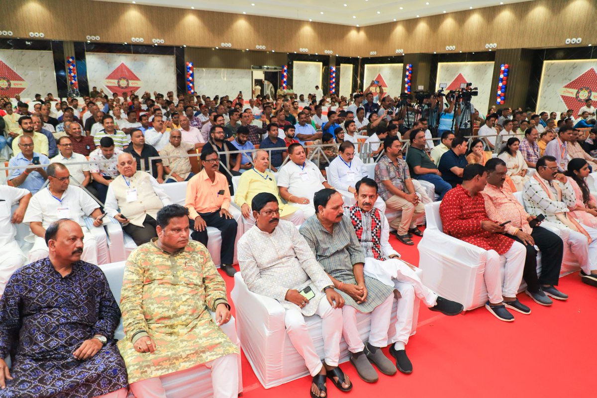 Dharmendra Pradhan (@dpradhanbjp) on Twitter photo ସମ୍ବଲପୁର କ୍ଷେତରାଜପୁର ଠାରେ ‘ଓଡ଼ିଶା ପ୍ରାନ୍ତୀୟ ମାରଓ୍ୱାଡ଼ି ଯୁବା ମଞ୍ଚ’ ଦ୍ୱାରା ଆୟୋଜିତ “ନୂଆଁଖାଇ ଭେଟଘାଟ୍-2024” ରେ ମାନ୍ୟବର ମୁଖ୍ୟମନ୍ତ୍ରୀ <a href="/MohanMOdisha/">Mohan Charan Majhi</a>, ରାଜସ୍ୱ ଓ ବିପର୍ଯ୍ୟୟ ପରିଚାଳନା ମନ୍ତ୍ରୀ <a href="/sureshkpujari/">Suresh Pujari</a>, ଗ୍ରାମୀଣ ବିକାଶ, ପଞ୍ଚାୟତିରାଜ ଓ ପାନୀୟ ଜଳ ମନ୍ତ୍ରୀ <a href="/RabiNaikBJP/">Rabi Narayan Naik</a>, ସମ୍ବଲପୁର ବିଧାୟକ ସମ୍ବଲପୁର କ୍ଷେତରାଜପୁର ଠାରେ ‘ଓଡ଼ିଶା ପ୍ରାନ୍ତୀୟ ମାରଓ୍ୱାଡ଼ି ଯୁବା ମଞ୍ଚ’ ଦ୍ୱାରା ଆୟୋଜିତ “ନୂଆଁଖାଇ ଭେଟଘାଟ୍-2024” ରେ ମାନ୍ୟବର ମୁଖ୍ୟମନ୍ତ୍ରୀ <a href="/MohanMOdisha/">Mohan Charan Majhi</a>, ରାଜସ୍ୱ ଓ ବିପର୍ଯ୍ୟୟ ପରିଚାଳନା ମନ୍ତ୍ରୀ <a href="/sureshkpujari/">Suresh Pujari</a>, ଗ୍ରାମୀଣ ବିକାଶ, ପଞ୍ଚାୟତିରାଜ ଓ ପାନୀୟ ଜଳ ମନ୍ତ୍ରୀ <a href="/RabiNaikBJP/">Rabi Narayan Naik</a>, ସମ୍ବଲପୁର ବିଧାୟକ