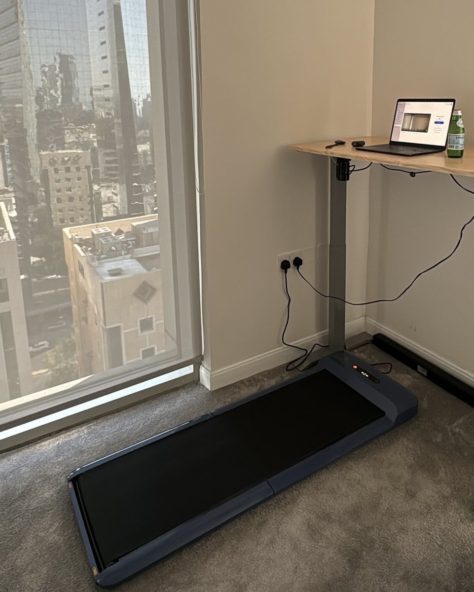أفضل استثمار في المكتب سويته .. لأن حياتي كلها في المكتب وكنت مهمل الجانب الصحي آخر ٤ سنوات هو استخدام جهاز المشي يكون foldable مع standing desk 👨‍💻