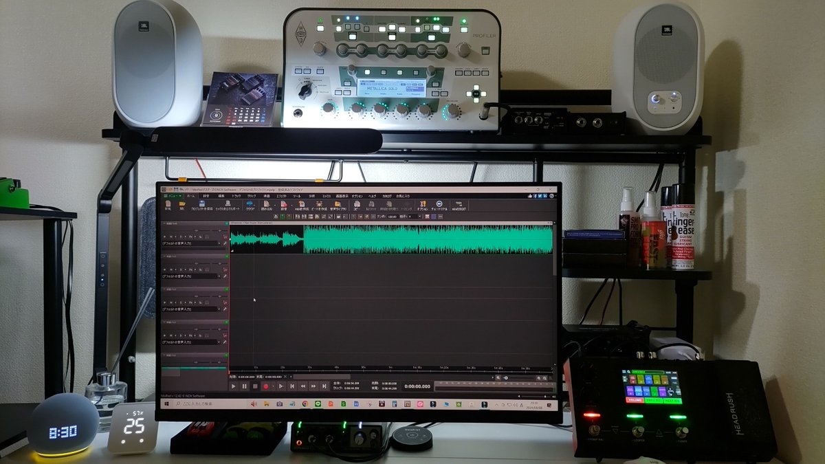 Kirk_Gt's tweet photo. ケンパーとヘッドラッシュをデスクトップに移動🐤
作業がはかどります

#guitar #headrush #kemper #ギター #エフェクターボード #デスクトップ https://t.co/f6OucfYUGP