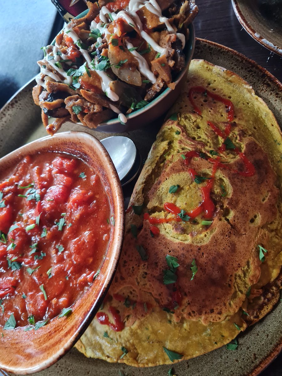 OliverSKBerlin's tweet image. ❤️-liche Sonntagsgrüsse vom Brunch aus dem #KuliAlma in Frankfurt, was ick nur weiter empfehlen kann 😎. 
Ick liebe die so vielfältige israelische 🇮🇱💙🤍 Küche 🫠😋.
In einer Zeit, in der mehr und mehr auch die jüdische Gastronomie weltweit antisemitisch angefeindet wird und