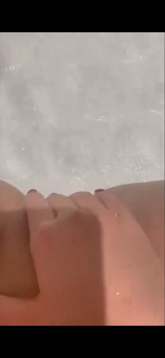 merrillyoung247's tweet photo. Enjoying a nice warm bath ;) https://t.co/zugVLU4L0O
