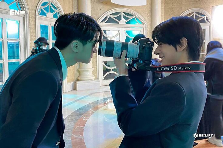 theianss's tweet photo. gotta include this picture, right? besides, this is OUR picture. https://t.co/6iw9Ic7gFR