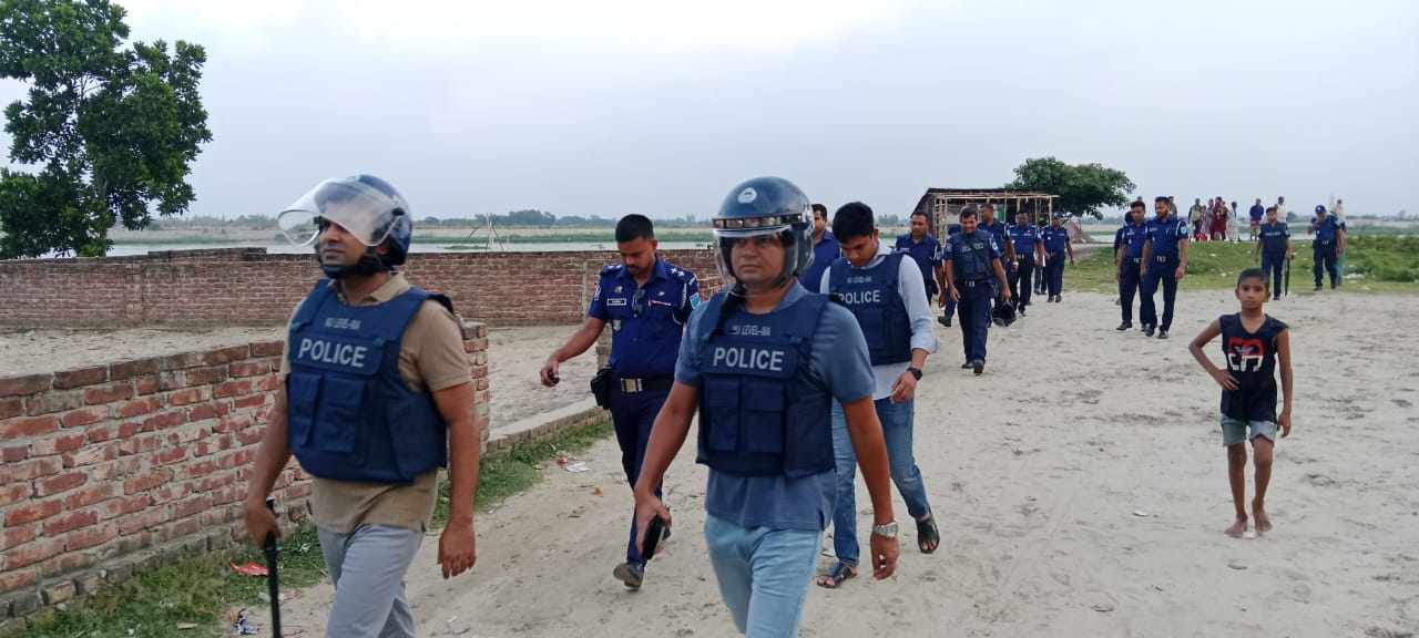 নরসিংদীতে অস্ত্র উদ্ধার ও সন্ত্রাসী গ্রেপ্তারে পুলিশী অভিযান