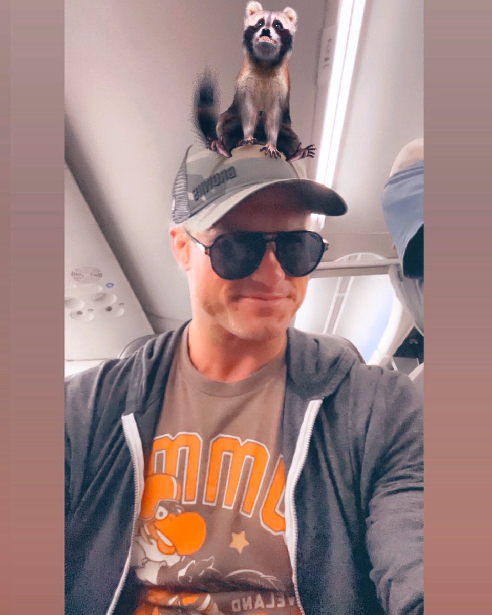 NicTNemeth's tweet image. #HereWeGoBrownies #CLEVELAND 
BY A MILLION @Browns #browns @wmms #nfl