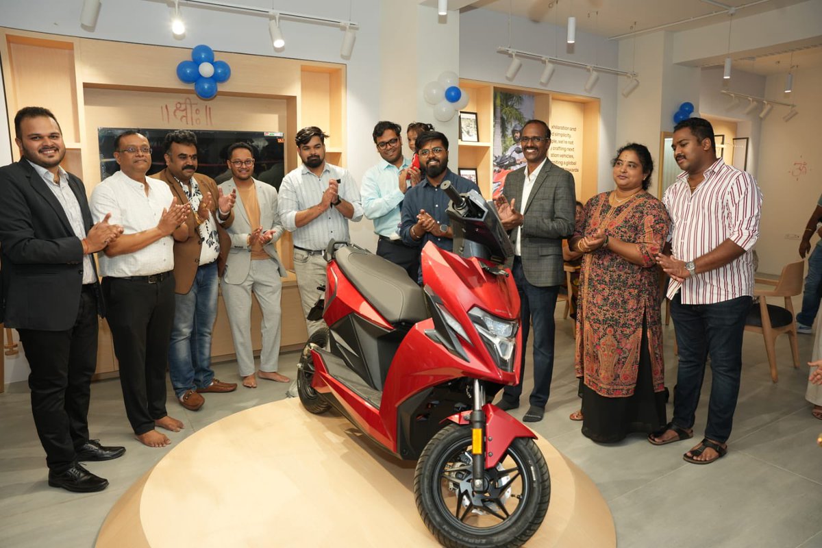 SimpleEnergyEV's tweet image. 🚀 🚀 The **Simple Store** is now open in Rajajinagar, Bengaluru ! Discover the future of mobility with our latest Super EV, a true innovation in electric vehicles. ⚡ #SimpleEnergy #SuperEV