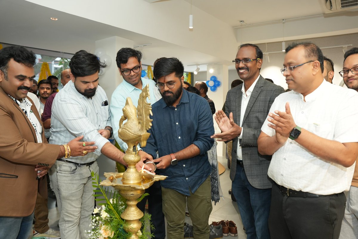 SimpleEnergyEV's tweet image. 🚀 🚀 The **Simple Store** is now open in Rajajinagar, Bengaluru ! Discover the future of mobility with our latest Super EV, a true innovation in electric vehicles. ⚡ #SimpleEnergy #SuperEV