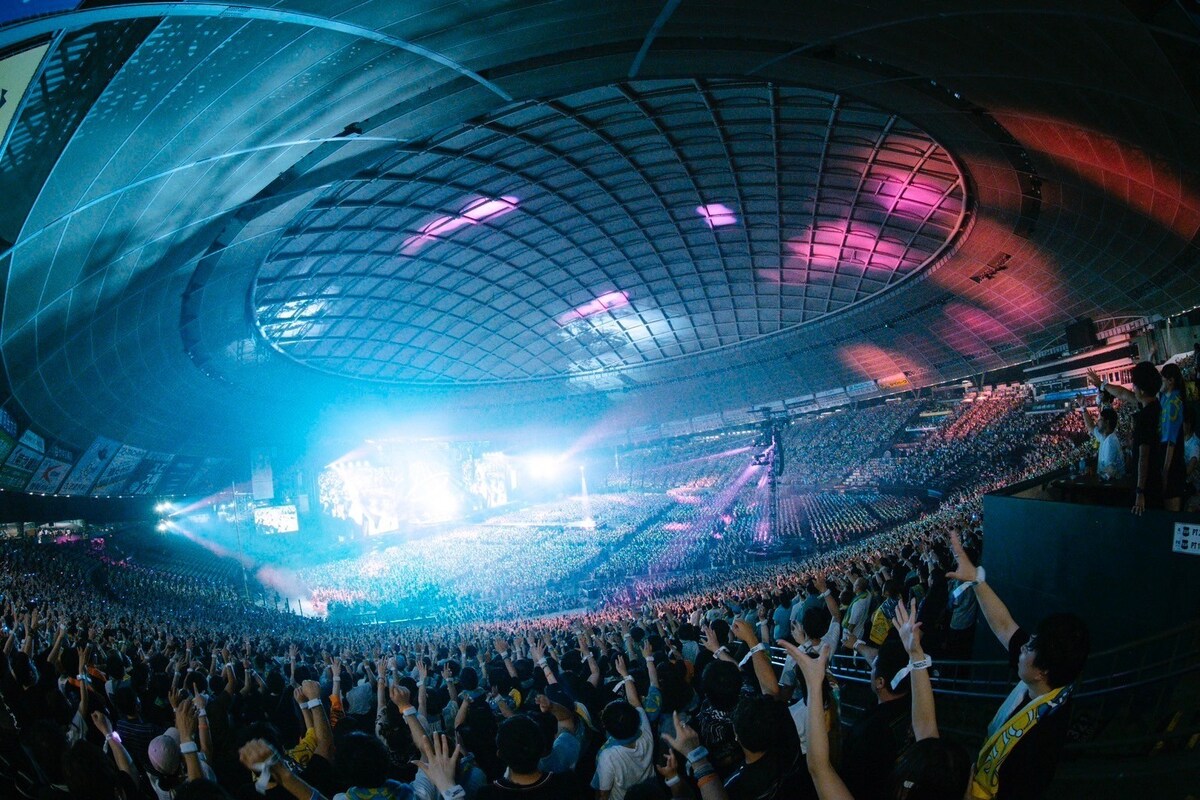 natalie_mu's tweet photo. 【ライブレポート】BUMP OF CHICKENツアー初日

「君がいたから生まれたアルバム」携え全国19公演へ

🔽詳細・写真10枚はこちら
https://t.co/o64PbMTmwu

#BUMPOFCHICKEN #SpheryRendezvous #Iris https://t.co/T4CdoCvU3l