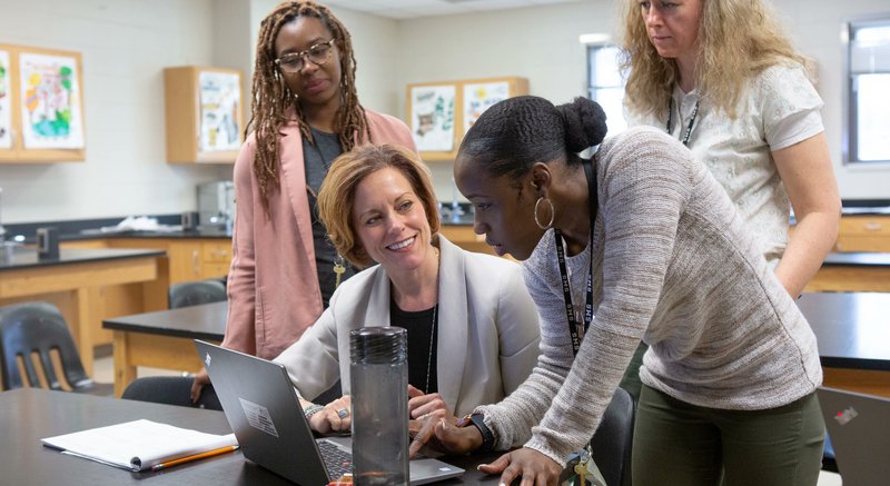 GreatMindsEd's tweet image. 🤗 Looking to support an educator this back-to-school season? Check out their Amazon and DonorsChoose lists that have been shared and see how you can help. View lists here: ow.ly/qn6M50ThMuo

#CleartheList2024 #TeacherSupport # #EduSupport #SupportEducators