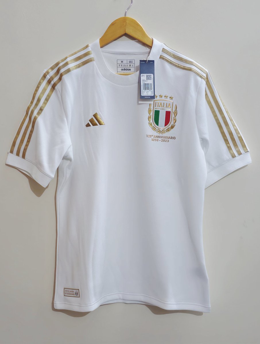 VsKitCorner's tweet image. Delivery Day!

Italy 125 Anniversary! 

This is football shirt perfection.

🇮🇹