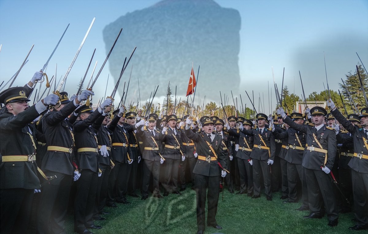 eecaglar7's tweet photo. Atatürk’e bağlılığın alkışlanması gerekirken suç  olduğu bir ülkeden günaydın . 

#mustafakemalinaskerleyiz
#TegmeniminYanındayım 
#Tegmenler https://t.co/7KAzRM42nH