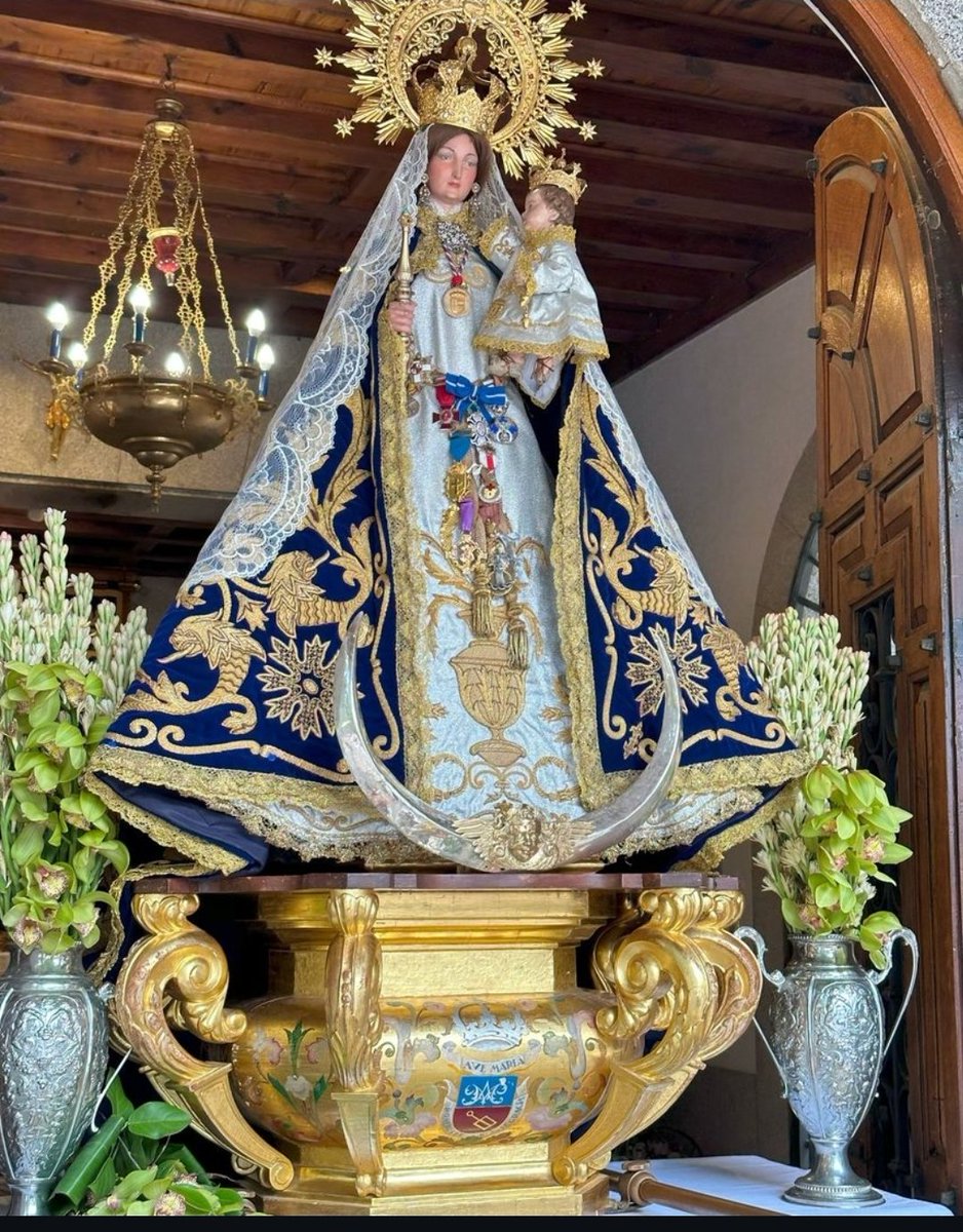 💛 Desde el Ayuntamiento de #SanLorenzodeElEscorial deseamos a todos los vecinos y visitantes un feliz día de nuestra Patrona. 
¡𝗩𝗶𝘃𝗮 𝗹𝗮 𝗩𝗶𝗿𝗴𝗲𝗻 𝗱𝗲 𝗚𝗿𝗮𝗰𝗶𝗮!