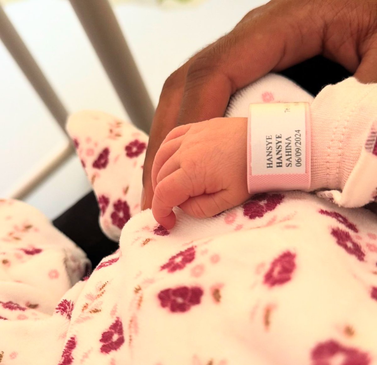 GOSSIP ROOM tweet media