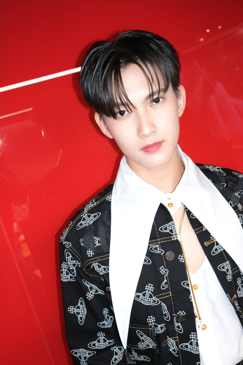 HeadquartesTH's tweet photo. First Chalongrat @firstfh5 total look with Vivienne Westwood last night at #Mchoice2024
Make up / Hair : @BeeDyMeeDy
Stylist : Cherrybomb Style
#MChoicexFirst
#VivienneWestwood
#First_Chalongrat
#รักแรกของเฟริสท์
#FirstfhHQ https://t.co/YFVYGurxgy