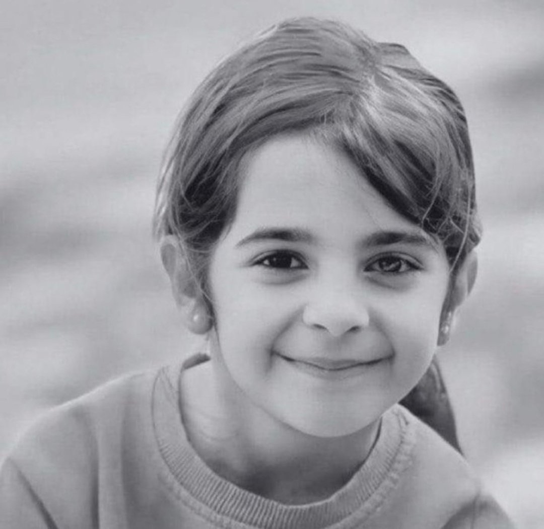 Çocuğun ölümünü kabullendik vahşice öldürülmemiş olsun diye dua ediyoruz. Böyle coğrafyanın gelmişini geçmişini sikeyim. 
#Narin