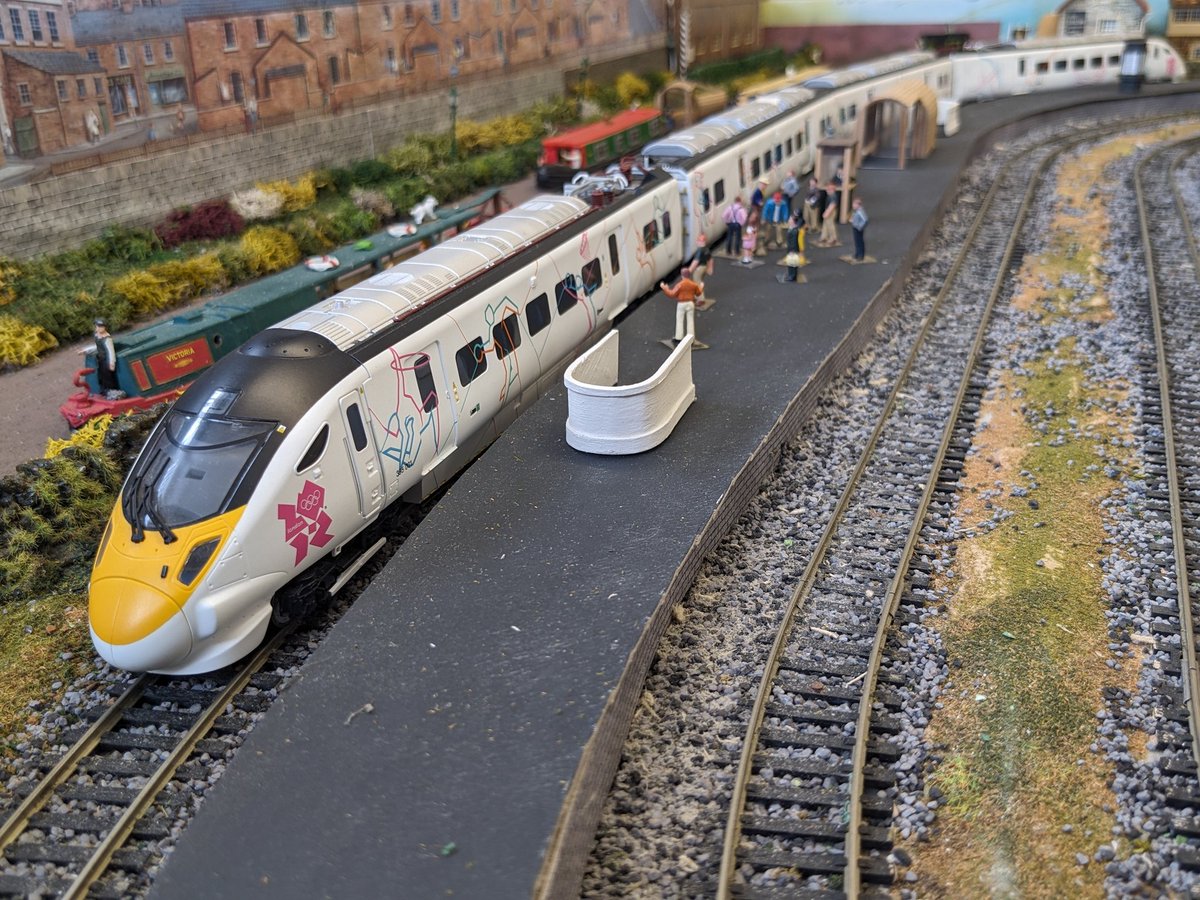 RidhamBay's tweet photo. New at Ridham Bay is the 2012 London Olympics Class 395 Javelin. Compared in the last photo with an HST125 &amp; LNER Streamlined Kestrel #tmrguk https://t.co/YDux8kVypC
