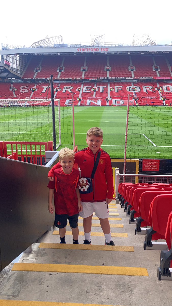 Two grounds in two days! 🏴󠁧󠁢󠁷󠁬󠁳󠁿 <a href="/WayneRooney/">Wayne Rooney</a> still got it 🔝 🗑️⚽️